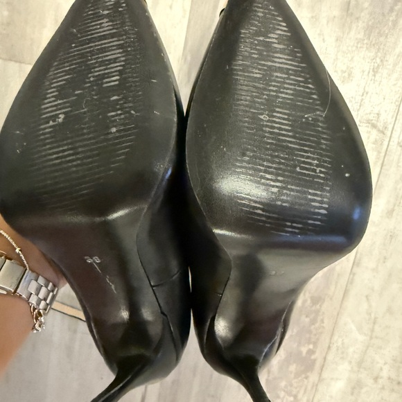 Elegant Black and Gold Women's Heels size 7 - Picture 8 of 9